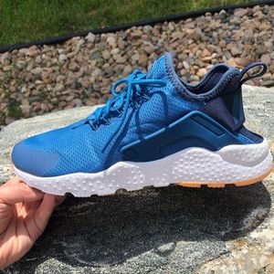 SOLD ! Nike Huarache NEW SOLD!